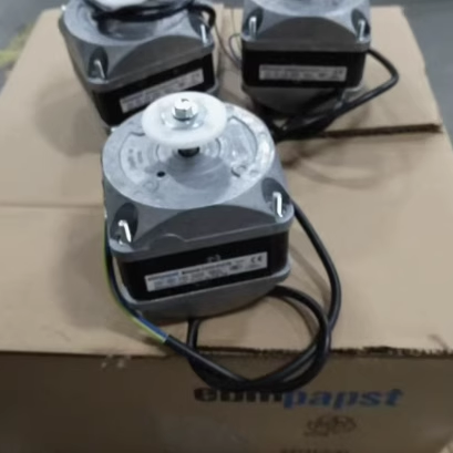 M4Q045-CF01-01/C02 Двигатель (230v, 0.42A, 60/16W, 1300 min-1/0.36A, 68/16W, 1550min-1) EBM